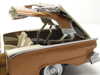 Ford Fairlane 500 Skyliner 1957 bronze weiß Modellauto 1:18 Sun Star
