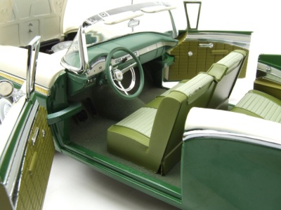 Ford Fairlane 500 Skyliner 1957 grün weiß Modellauto 1:18 Sun Star