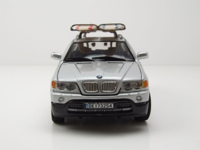 BMW X5 silber mit Campingausrüstung Modellauto 1:24 Motormax