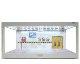 Vitrine mit Werkstatt-Deko und LED-Beleuchtung weiß...