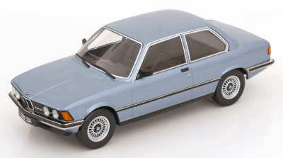 BMW 323i E21 1978 hellblau metallic Modellauto 1:18 KK Scale