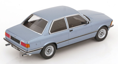 BMW 323i E21 1978 hellblau metallic Modellauto 1:18 KK Scale