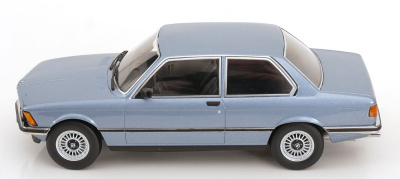 BMW 323i E21 1978 hellblau metallic Modellauto 1:18 KK Scale