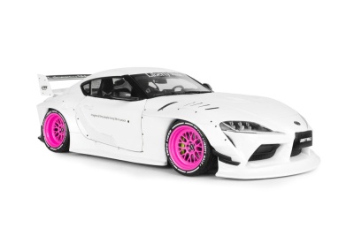 Toyota GR Supra LWB 2025 weiß pink Modellauto 1:18 Solido