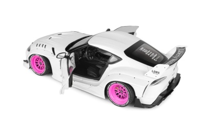 Toyota GR Supra LWB 2025 weiß pink Modellauto 1:18 Solido