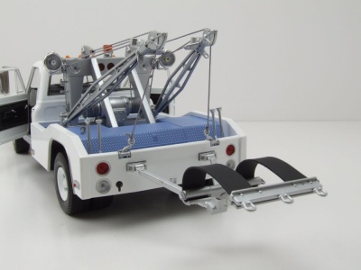 Chevrolet C-30 Dually Wrecker 1969 weiß Abschlepper Fall Guy Stuntman Modellauto 1:18 Greenlight Collectibles