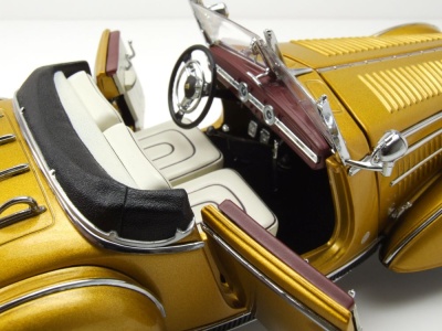 Horch 855 Roadster 1939 gold Modellauto 1:18 Sun Star