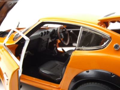 Datsun Fairlady Z (S30) 1971 orange Carbonhaube Modellauto 1:18 Sun Star
