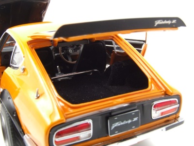Datsun Fairlady Z (S30) 1971 orange Carbonhaube Modellauto 1:18 Sun Star