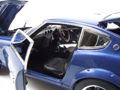 Datsun Fairlady Z (S30) 1971 blau metallic Modellauto 1:18 Sun Star