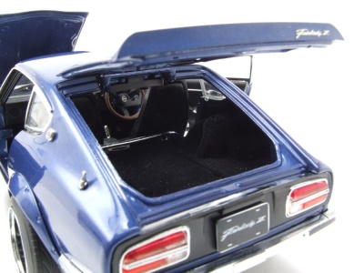 Datsun Fairlady Z (S30) 1971 blau metallic Modellauto 1:18 Sun Star