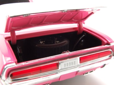 Dodge Challenger R/T 440 Six Pack 1970 pink weiß Modellauto 1:18 Greenlight Collectibles