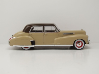 Cadillac Fleetwood Series 60 Special Sedan 1941 beige braun Modellauto 1:18 MCG