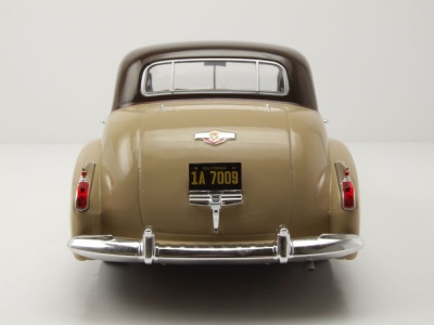 Cadillac Fleetwood Series 60 Special Sedan 1941 beige braun Modellauto 1:18 MCG