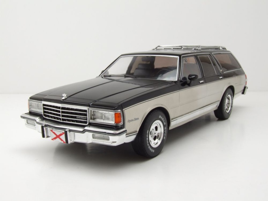 Chevrolet Caprice Estate Wagon Kombi 1985 silber schwarz Modellauto 1:18 MCG