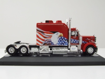 Peterbilt 379 Custom Zugmaschine 2002 rot Modellauto 1:64 ixo models