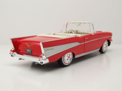 Chevrolet Bel Air Convertible 1957 rot Modellauto 1:18 Maisto