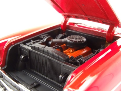 Chevrolet Bel Air Convertible 1957 rot Modellauto 1:18 Maisto