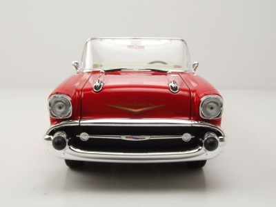 Chevrolet Bel Air Convertible 1957 rot Modellauto 1:18 Maisto