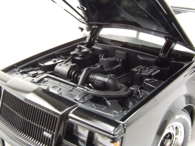 Buick Grand National 1987 schwarz Modellauto 1:18 Maisto