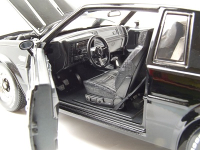 Buick Grand National 1987 schwarz Modellauto 1:18 Maisto