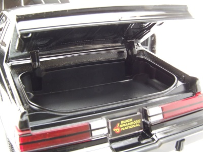 Buick Grand National 1987 schwarz Modellauto 1:18 Maisto