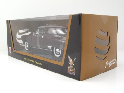Studebaker Champion 1950 dunkelrot Modellauto 1:18 Lucky Die Cast