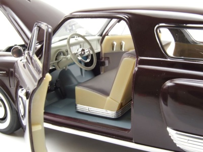 Studebaker Champion 1950 dunkelrot Modellauto 1:18 Lucky Die Cast