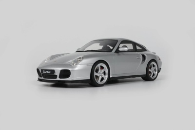 Porsche 911 (996.2) Turbo 2001 silber Modellauto 1:18 GT...