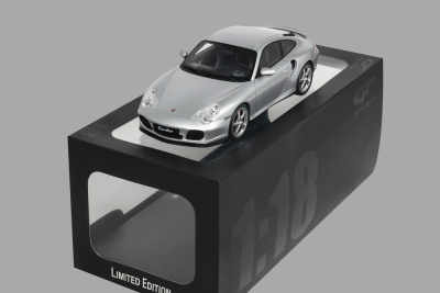 Porsche 911 (996.2) Turbo 2001 silber Modellauto 1:18 GT Spirit