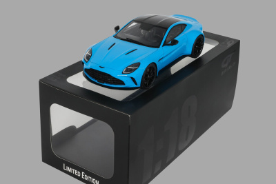 Aston Martin Vantage 2024 blau Modellauto 1:18 GT Spirit