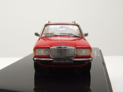 Mercedes 200 T S123 Kombi 1979 rot Modellauto 1:43 ixo models