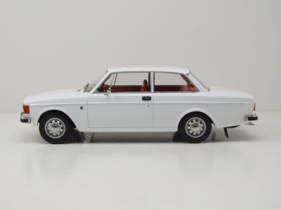 Volvo 142 1973 weiß Modellauto 1:18 MCG