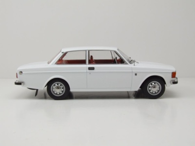 Volvo 142 1973 weiß Modellauto 1:18 MCG
