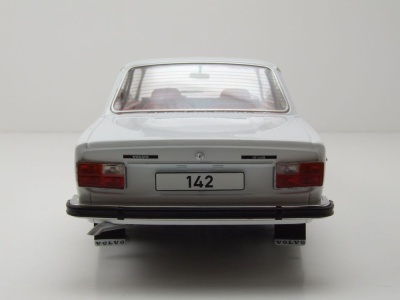 Volvo 142 1973 weiß Modellauto 1:18 MCG