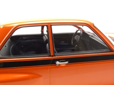 Opel Ascona A 1973 orange schwarz Modellauto 1:18 MCG