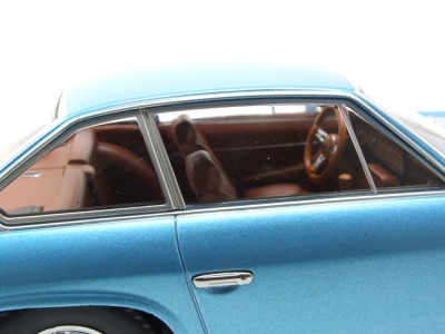 Lamborghini Islero S 1969 hellblau metallic Modellauto 1:18 KK Scale