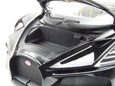 Bugatti W16 Mistral schwarz Modellauto 1:18 Bburago