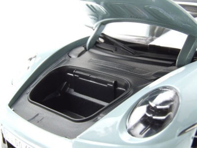 Porsche 911 (992.2) Targa 4 GTS 2025 grün metallic Modellauto 1:18 Maisto