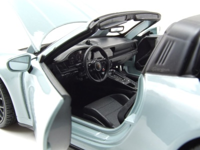 Porsche 911 (992.2) Targa 4 GTS 2025 grün metallic Modellauto 1:18 Maisto
