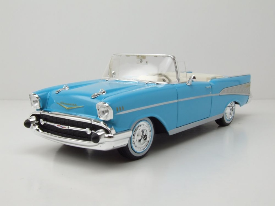 Chevrolet Bel Air Convertible 1957 hellblau Modellauto 1:18 Maisto