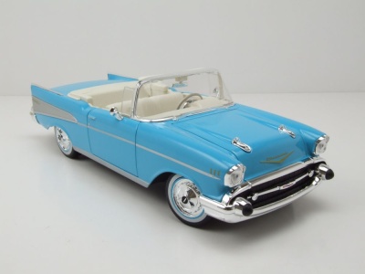 Chevrolet Bel Air Convertible 1957 hellblau Modellauto 1:18 Maisto