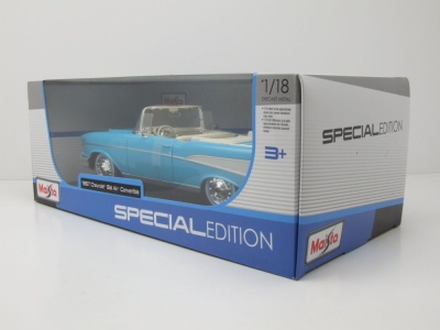 Chevrolet Bel Air Convertible 1957 hellblau Modellauto 1:18 Maisto