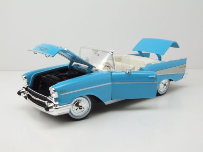 Chevrolet Bel Air Convertible 1957 hellblau Modellauto 1:18 Maisto