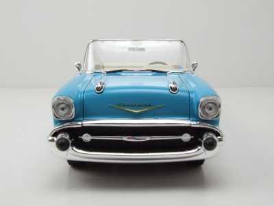 Chevrolet Bel Air Convertible 1957 hellblau Modellauto 1:18 Maisto