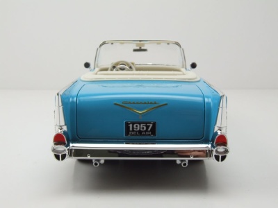 Chevrolet Bel Air Convertible 1957 hellblau Modellauto 1:18 Maisto