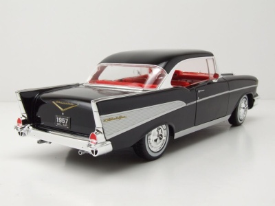 Chevrolet Bel Air Coupe 1957 schwarz Modellauto 1:18 Maisto
