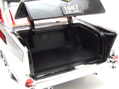 Chevrolet Bel Air Coupe 1957 schwarz Modellauto 1:18 Maisto