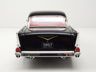 Chevrolet Bel Air Coupe 1957 schwarz Modellauto 1:18 Maisto