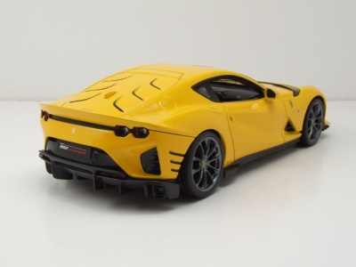 Ferrari 812 Competizione 2021 gelb Modellauto 1:18 Bburago